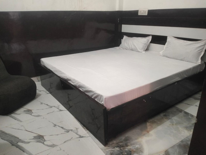 Room 5, Hotel T Star, Meerut