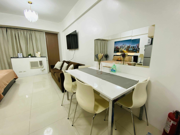 Others 5, One Palm Tree Villas, Pasay City