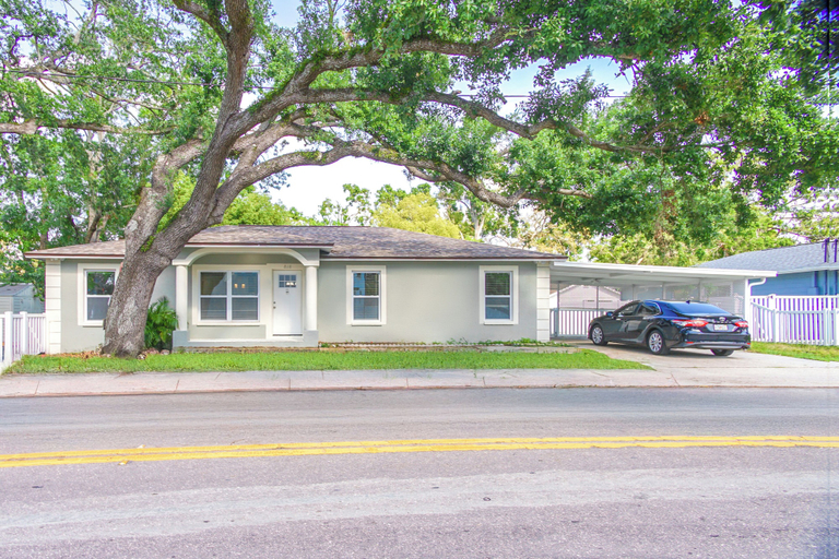Front of property, Zoo House Down Town Tampa, Hillsborough
