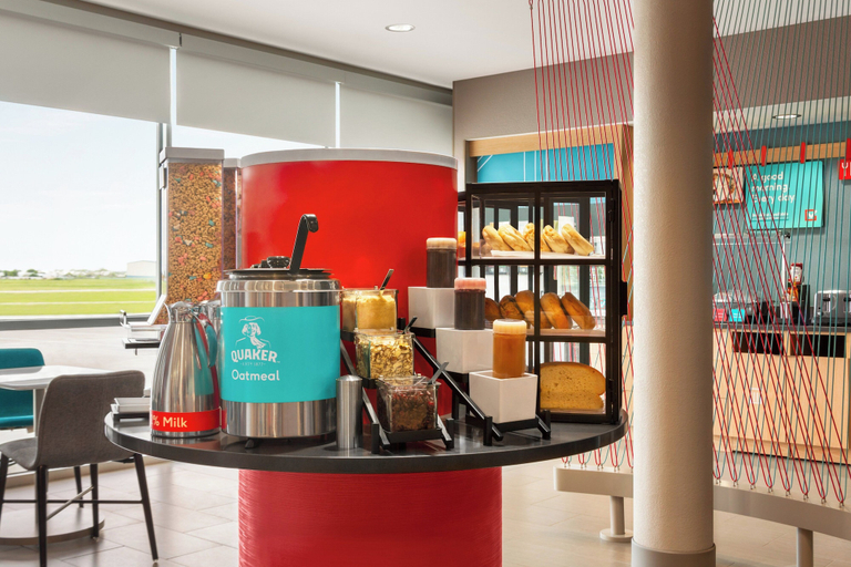 Breakfast meal 2, avid hotel BELLEFONTE by IHG, Centre