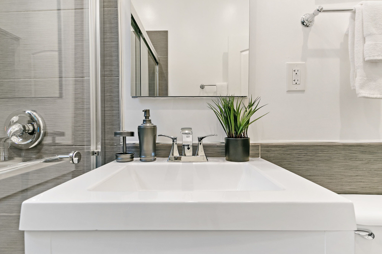 Bathroom 5, Central 1BR Retreat - Belmont E1, Cook
