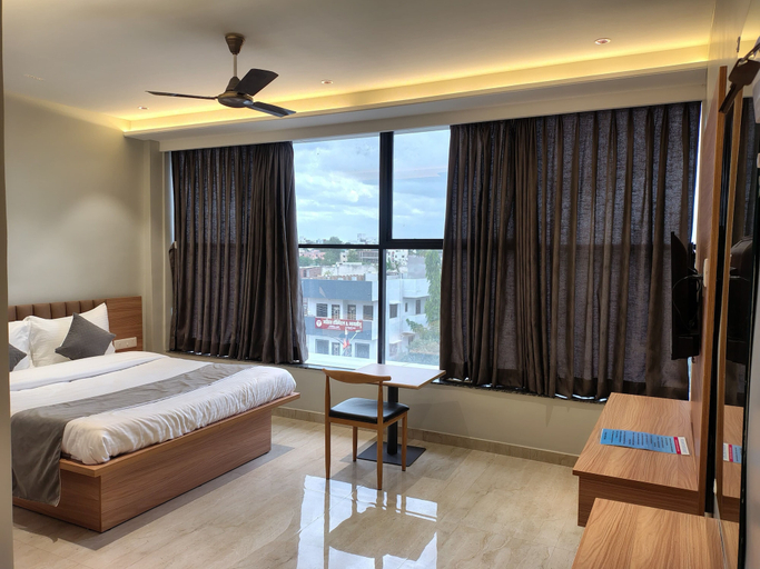 Room 2, Rudanta Regency, Satara