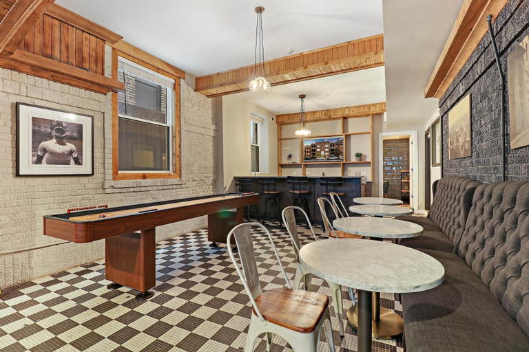 Interior detail, Uptown Studio Gem - Montrose rep, Cook