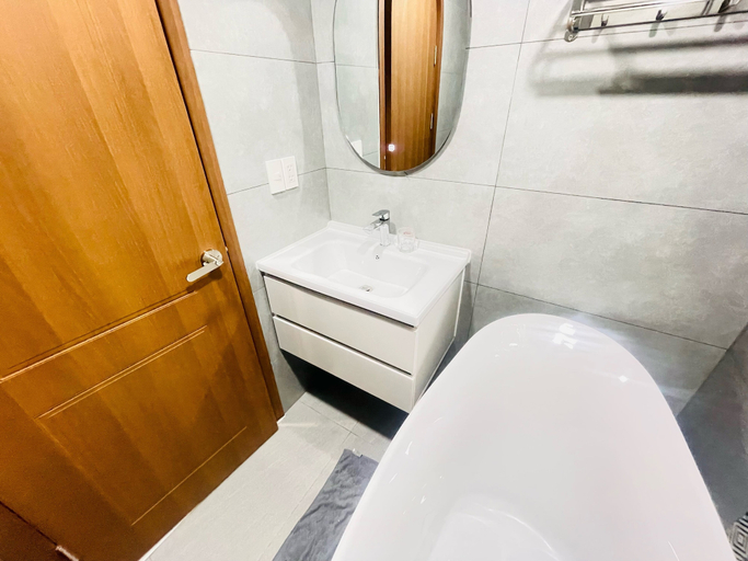 Bathroom 4, Sky Garden 3, District 7