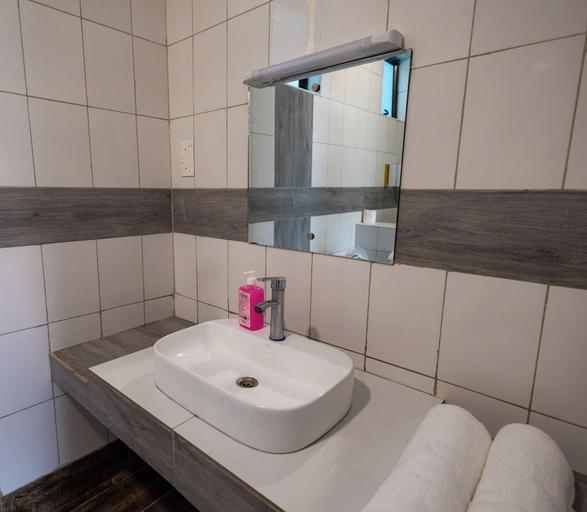 Bathroom 2, The Safiya Hotel, Msambweni