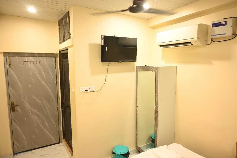 Room 2, GOPINATH .P GUEST HOUSE, Varanasi