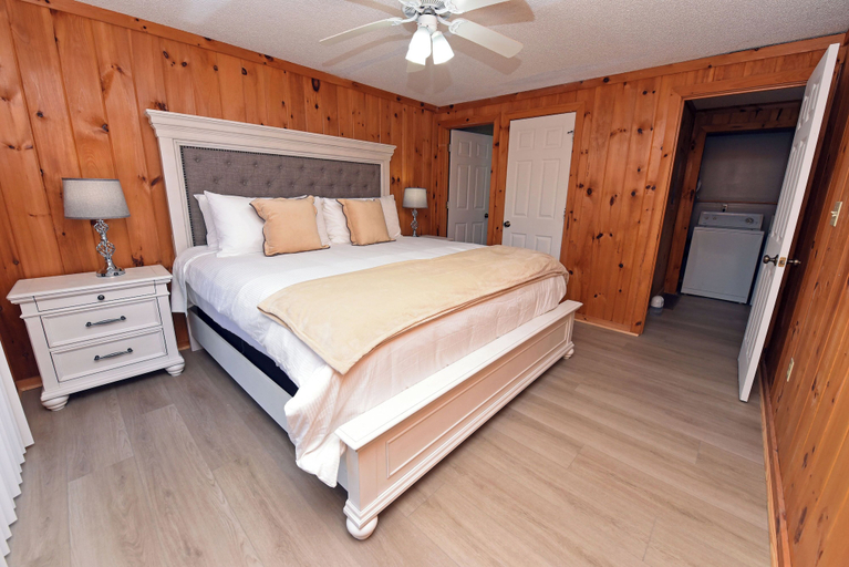 Bedroom 2, The Ellijay Resort, Gilmer