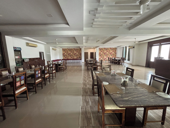 Food & Drinks 5, The Elegance Resort, Chittaurgarh