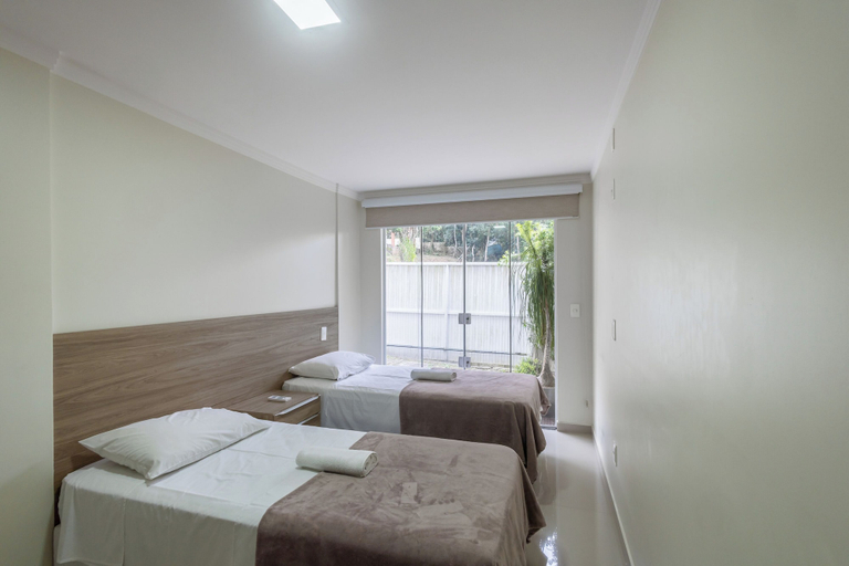 Room 2, 3BR Apt w/ BBQ 290m From Beach Pic0125, Bombinhas