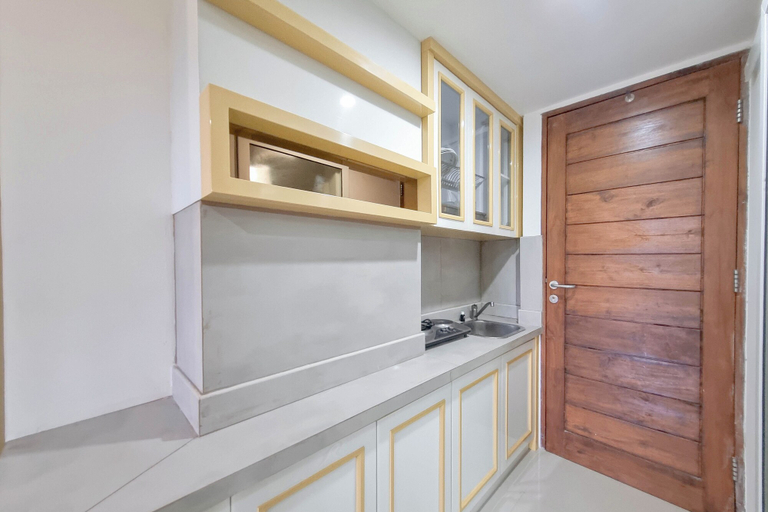 Private kitchen 4, Spacious 2Br At Green Park Yogyakarta Apartment, Sleman