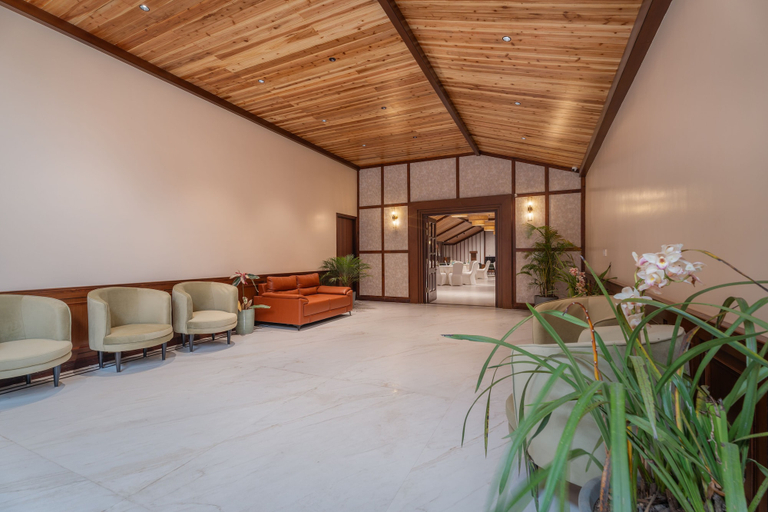 Lobby sitting area 3, Planter's Heritage by Cilantro Collections - Mall Road, Darjiling