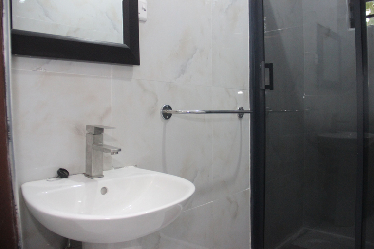 Bathroom, Founders Apartments