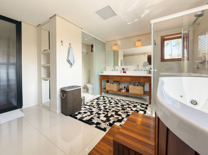 Bathroom 2, Casa de alto padrão com lazer completo na Granja Viana, Carapicuíba