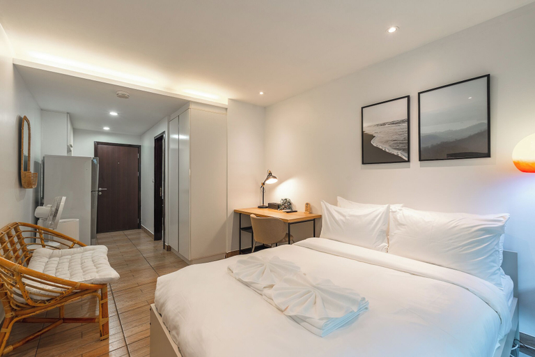 Room 2, Peaceful Stay Pool Sauna Walk town C221, Pulau Phuket