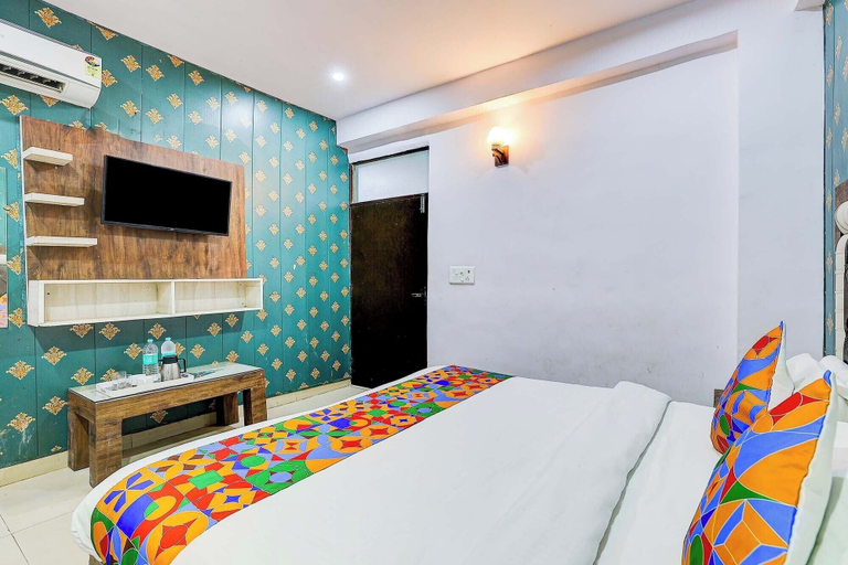Room 2, FabHotel Golden Stone, Gautam Buddha Nagar
