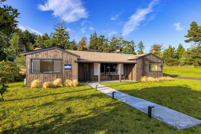 Interior 4, Walk to Beach & Shops Fireplace, Patio Dining & Firepit at Manzanita Ave, Tillamook