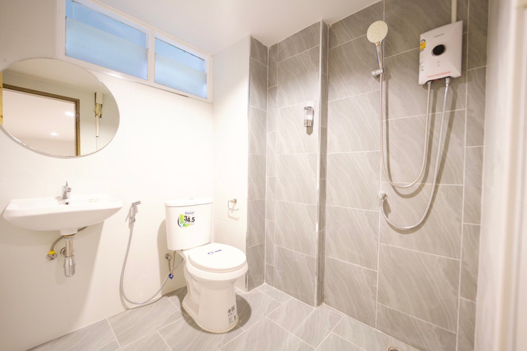 Bathroom 3, Little Rooms, Muang Chanthaburi