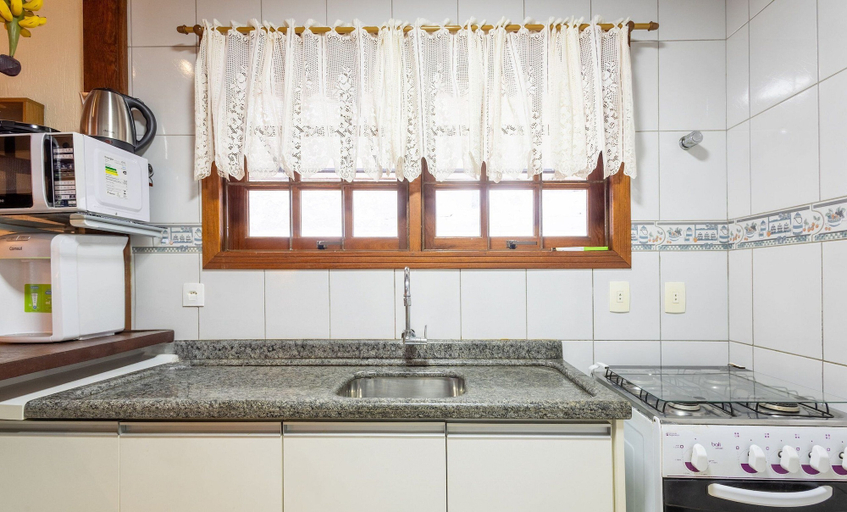 Private kitchen, Charming House With BBQ by the sea Mon0099, Barra Velha