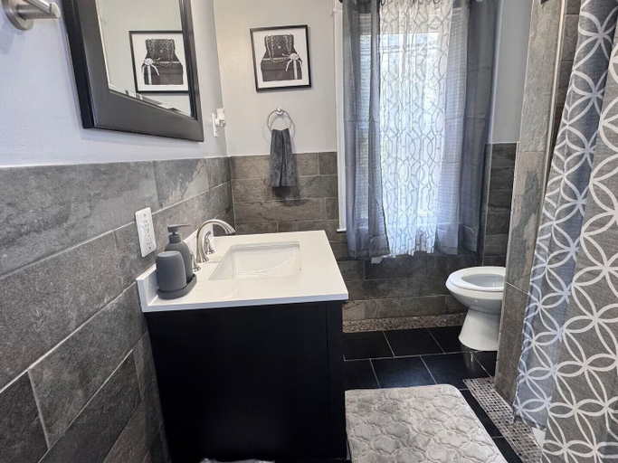 Bathroom, Orchard Way, Delaware