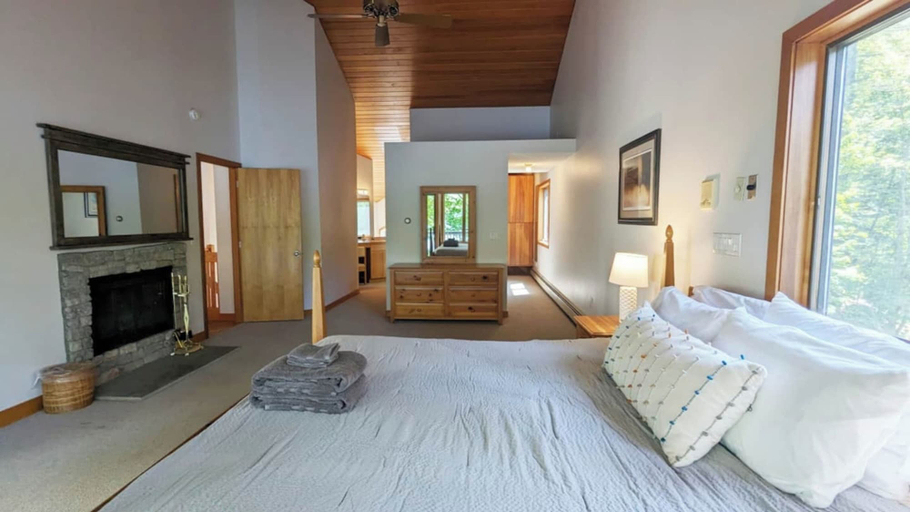 Room 5, Temple's Sunset Harbor, Merrimack