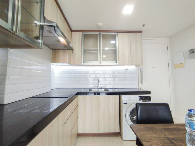 Private kitchen 2, Best View 1Br Apartment At Landmark Residence Bandung, Bandung