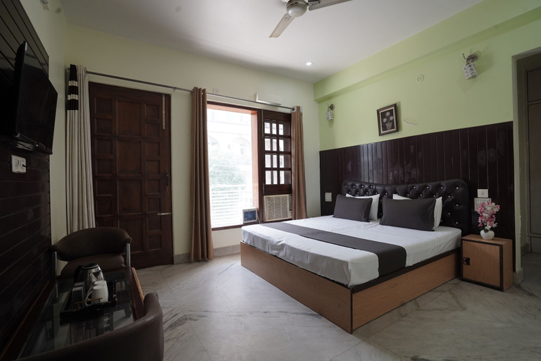 Room 3, Hotel Raj Mahal, Gurgaon