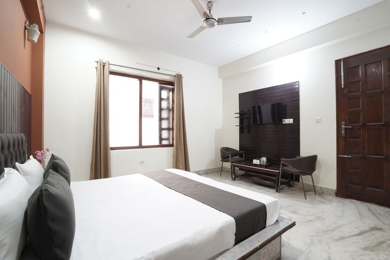 Room 4, Hotel Raj Mahal, Gurgaon