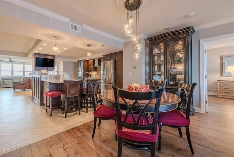 Dining 2, Dimucci Towers Ten 1604, Volusia