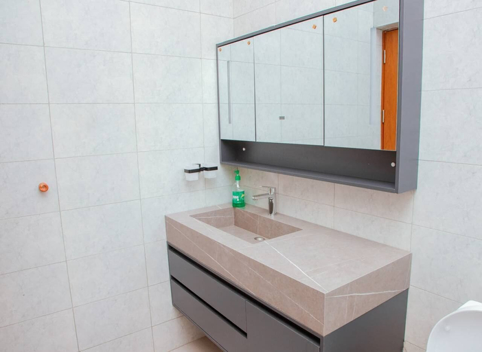 Bathroom, Entebbe Serenity Breeze Apartments, Entebbe