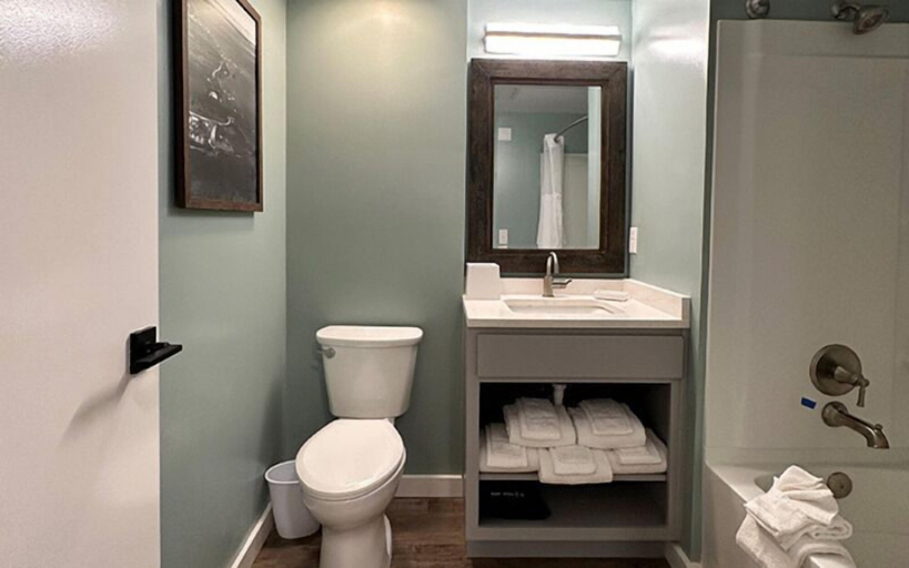 Bathroom 3, Flamingo Adventures Lodge, Monroe
