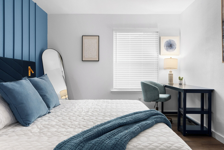 Room 4, Lavish Escape Steps from Zilker & SoCo, Travis