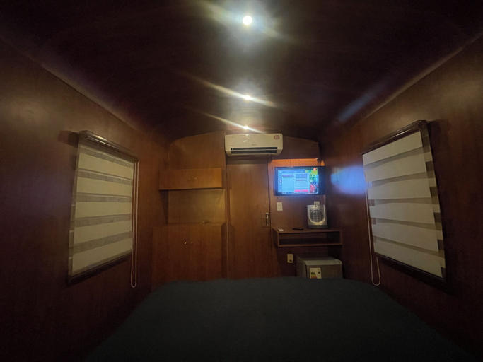 Bedroom 2, Onkel Inn Wagon Sleepbox, Antonio Quijarro