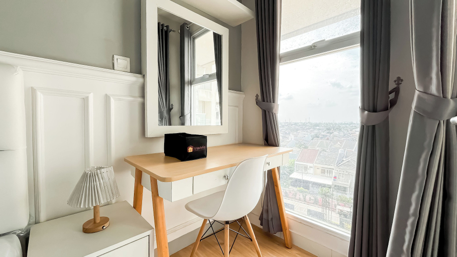 Room 5, White Tone Studio At Amazana Serpong Apartment, South Tangerang