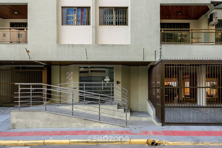 Exterior detail, 3BR Apt w/ Balcony 240m From Sea Meia Praia Eio203, Itapema