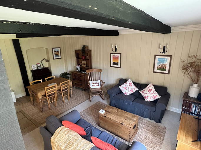 Living area 5, Cosy Cottage Over Malmesbury Abbey, Wiltshire