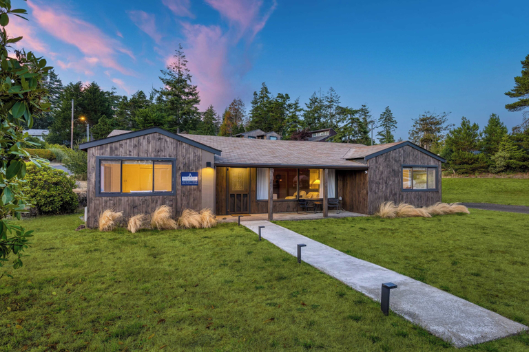 Interior 3, Walk to Beach & Shops Fireplace, Patio Dining & Firepit at Manzanita Ave, Tillamook