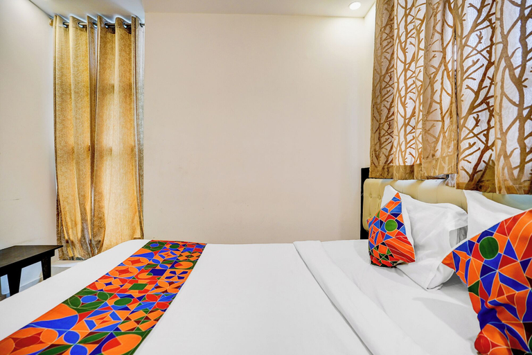 Room 4, Via Royal Regalia Inn - Jayanagar, Bangalore
