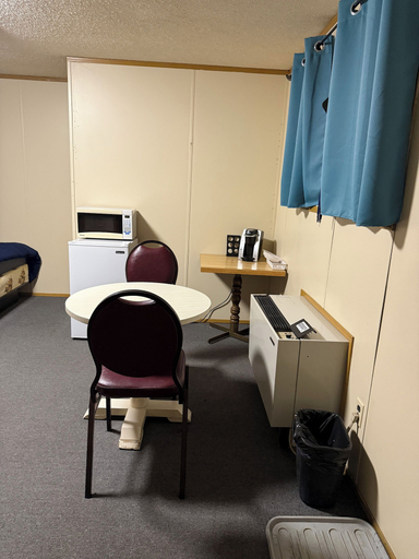 Room 4, Alliance valley Inn motel, Division No. 7
