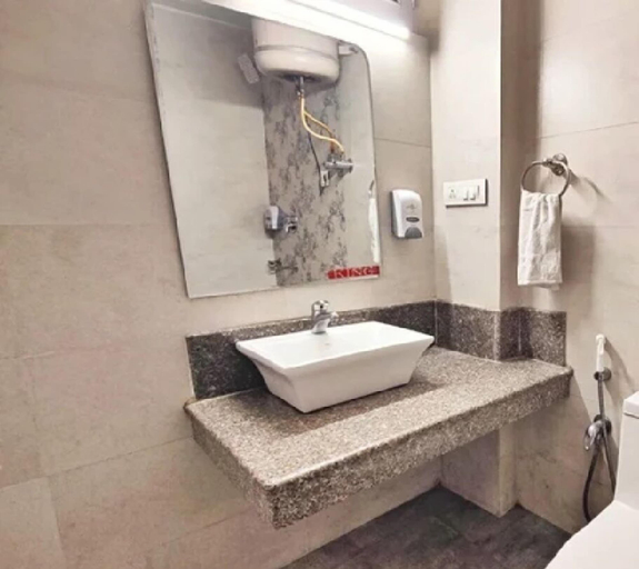 Bathroom, Hotel Surya International - Manali, Kullu