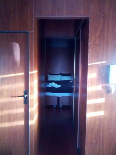 Others 5, Onkel Inn Wagon Sleepbox, Antonio Quijarro