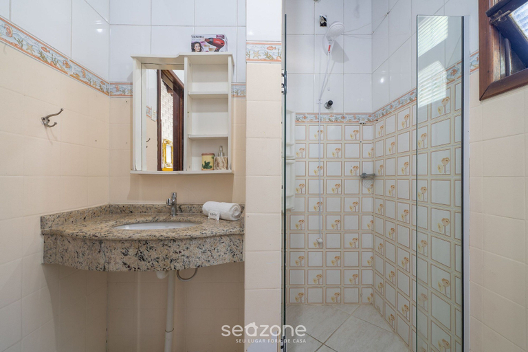 Bathroom 5, 3BR House 230m From Beach w/ BBQ & Grg Rgv115, Bombinhas