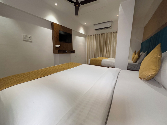 Room 3, Hotel Crystal Palace, Mumbai Suburban