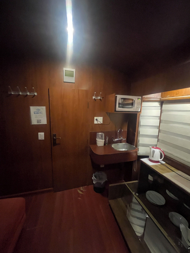 Bathroom 4, Onkel Inn Wagon Sleepbox, Antonio Quijarro