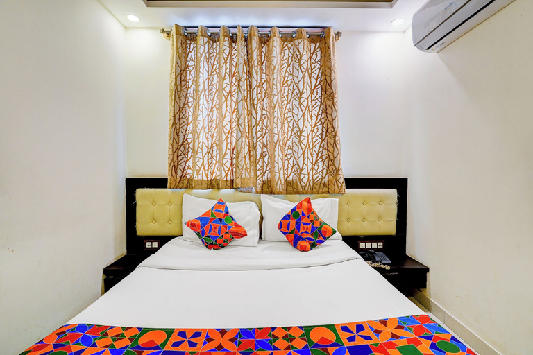 Room 5, Via Royal Regalia Inn - Jayanagar, Bangalore