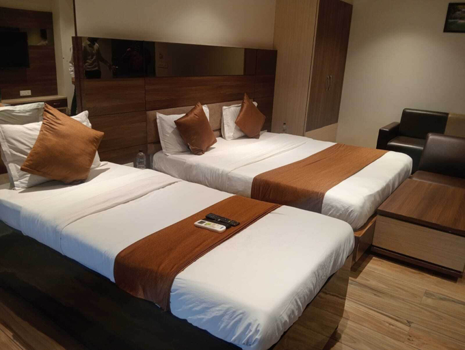 Room 4, Hotel 4 Point, Gandhinagar