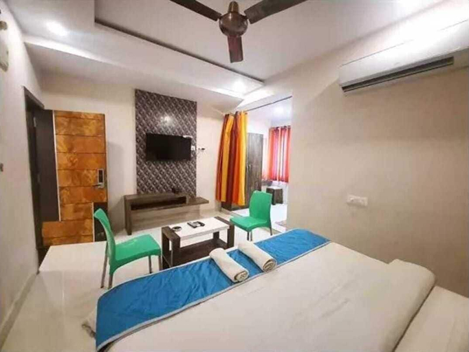 Room 4, SR GRAND HOTEL, Krishna
