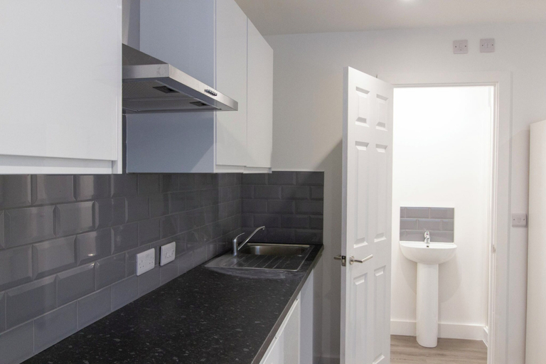 Room 4, Bridge Road - Room 1b, Southampton