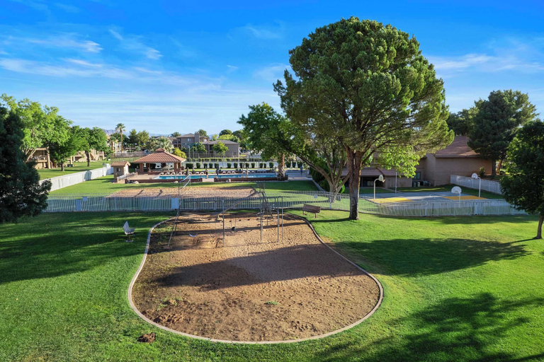 Sport court 4, Cozy Condo - Stay for 9, Washington