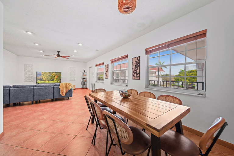 Dining room 4, Luxe 2BR Escape Fort Lauderdale, Broward