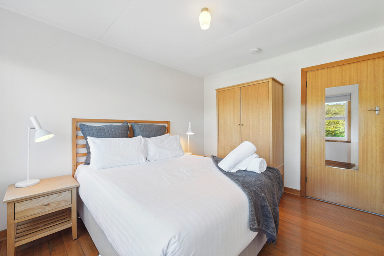 Room 4, Coningham Beach House - 3 Bedrooms, Kingborough
